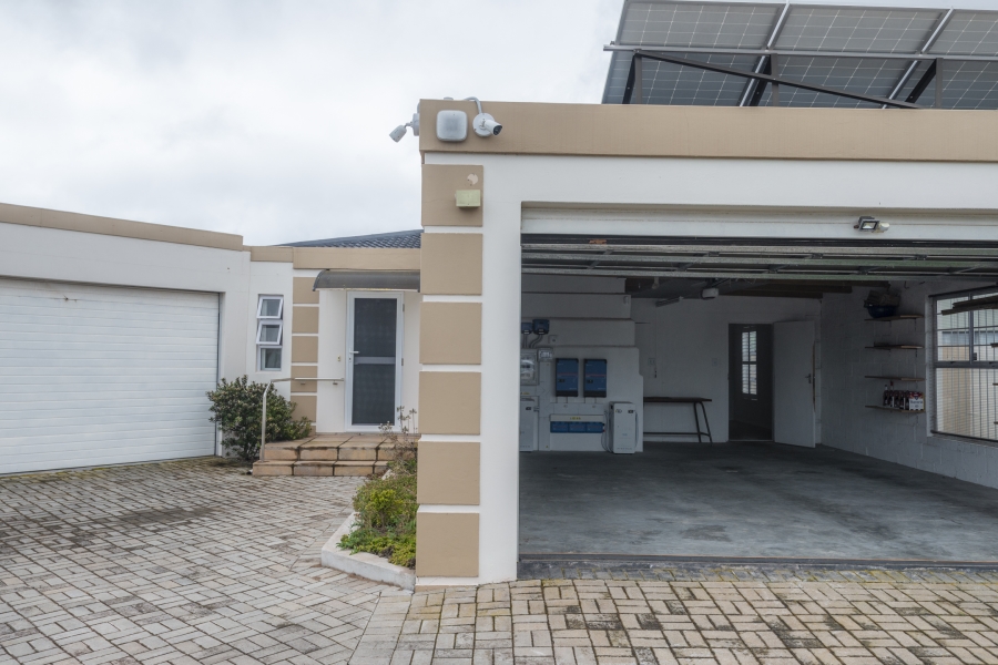 5 Bedroom Property for Sale in Country Club Western Cape